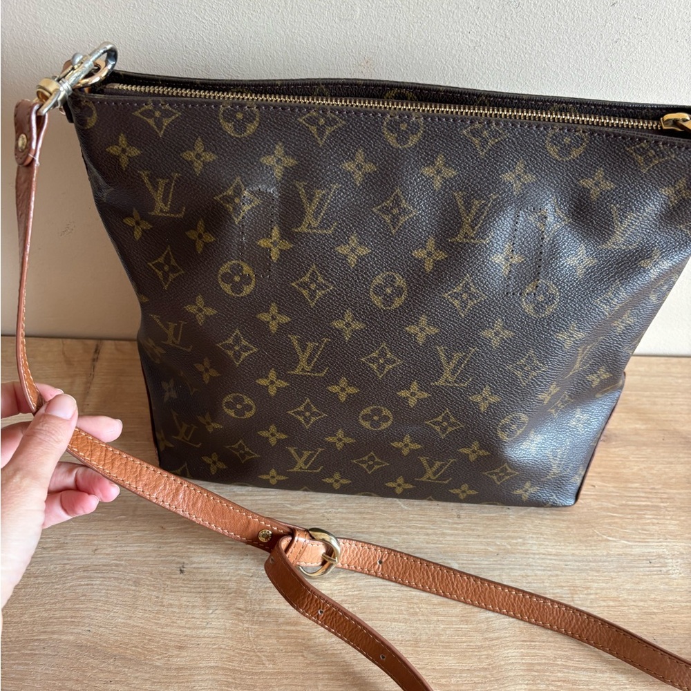 Authentic Louis Vuitton monogram shoulder crossbody bag - Picture 6 of 10